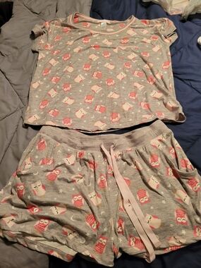 Women’s Gray Owl-Print Short Pajama Set with Pink Accents